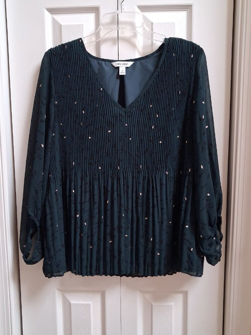 NINE WEST Hunter Green Pleated V-Neck Blouse sz M